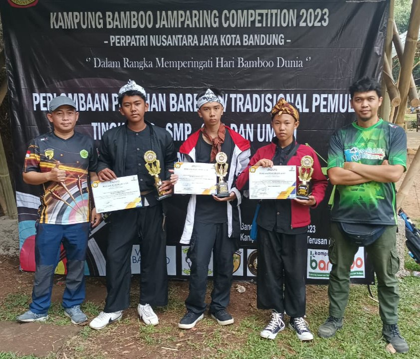 Juara 2 Kejuaraan Panahan Barebow Tradisional Kategori SMP Putra 10 M Panahan Kampung Bambu antar SMP - SMP Al Amanah Cileunyi